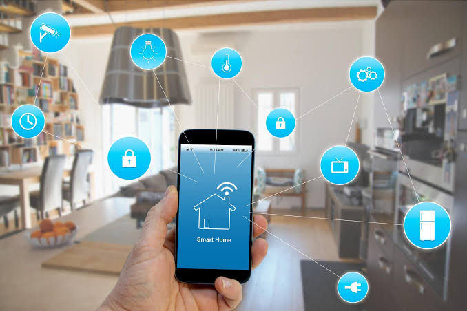Smart home w mieszkaniu od dewelopera – co zwykle obejmuje?